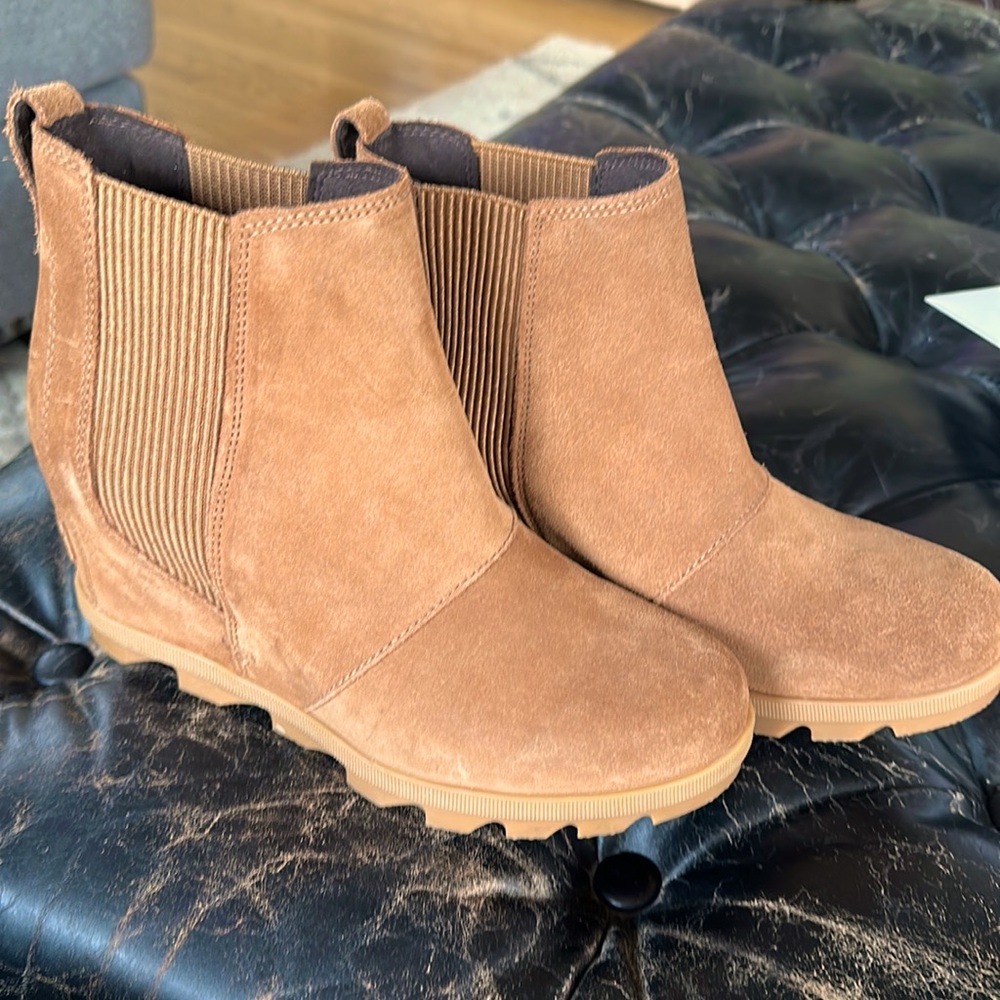 Sorel NEW without tags size 8 awesome tan boots